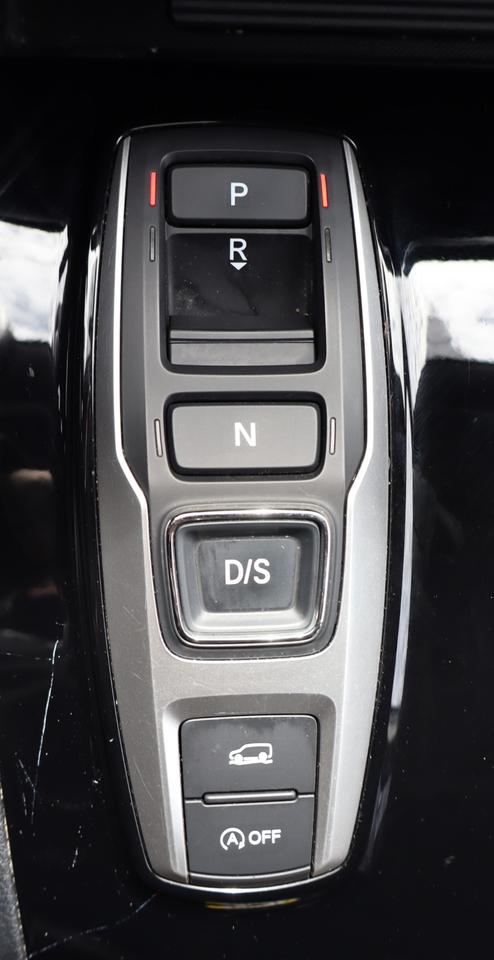 2022 Honda Pilot Touring 8P 4dr All-Wheel Drive Photo