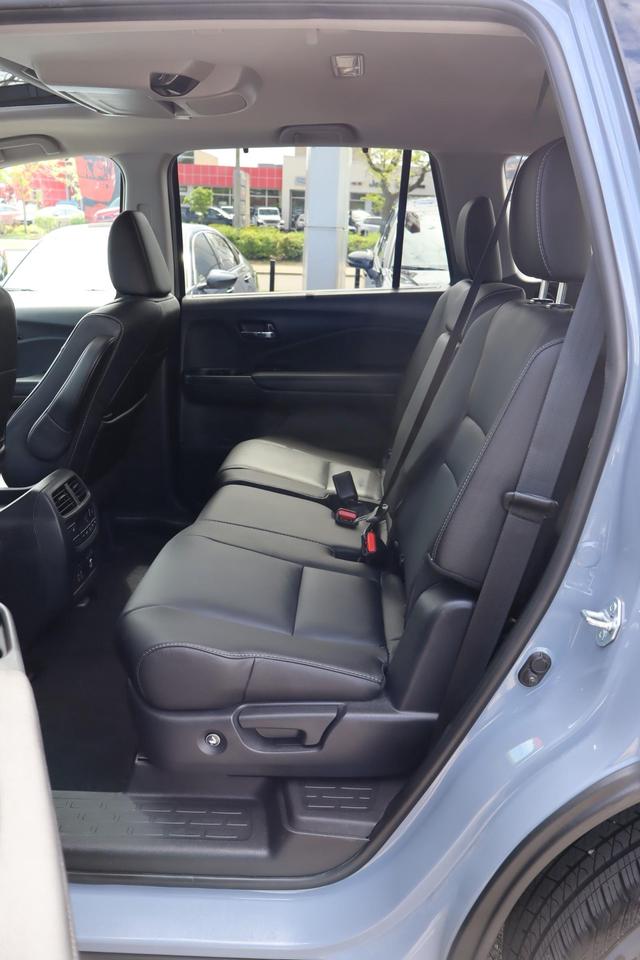 2022 Honda Pilot Touring 8P 4dr All-Wheel Drive Photo