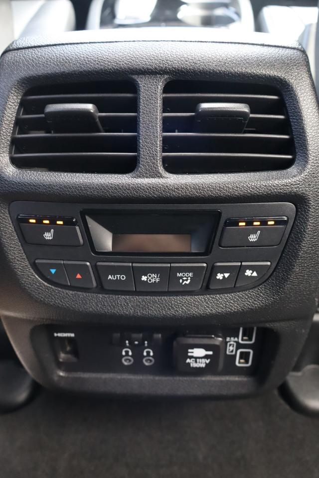 2022 Honda Pilot Touring 8P 4dr All-Wheel Drive Photo