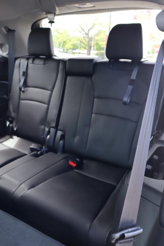 2022 Honda Pilot Touring 8P 4dr All-Wheel Drive Photo