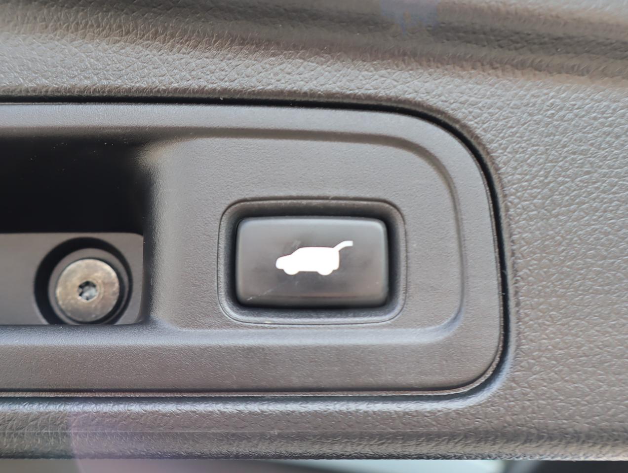 2022 Honda Pilot Touring 8P 4dr All-Wheel Drive Photo