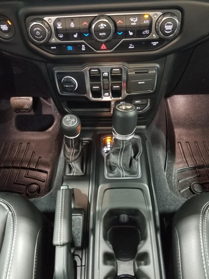 2023 Jeep Wrangler 4xe Sahara 4dr 4x4 Photo