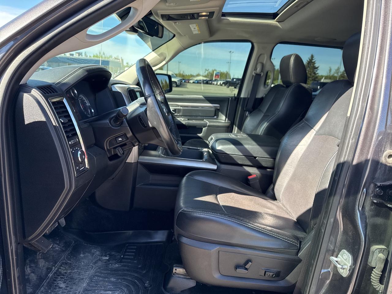 2016 RAM 1500 Sport - Heated/Vented seats  - tow pkg Photo2
