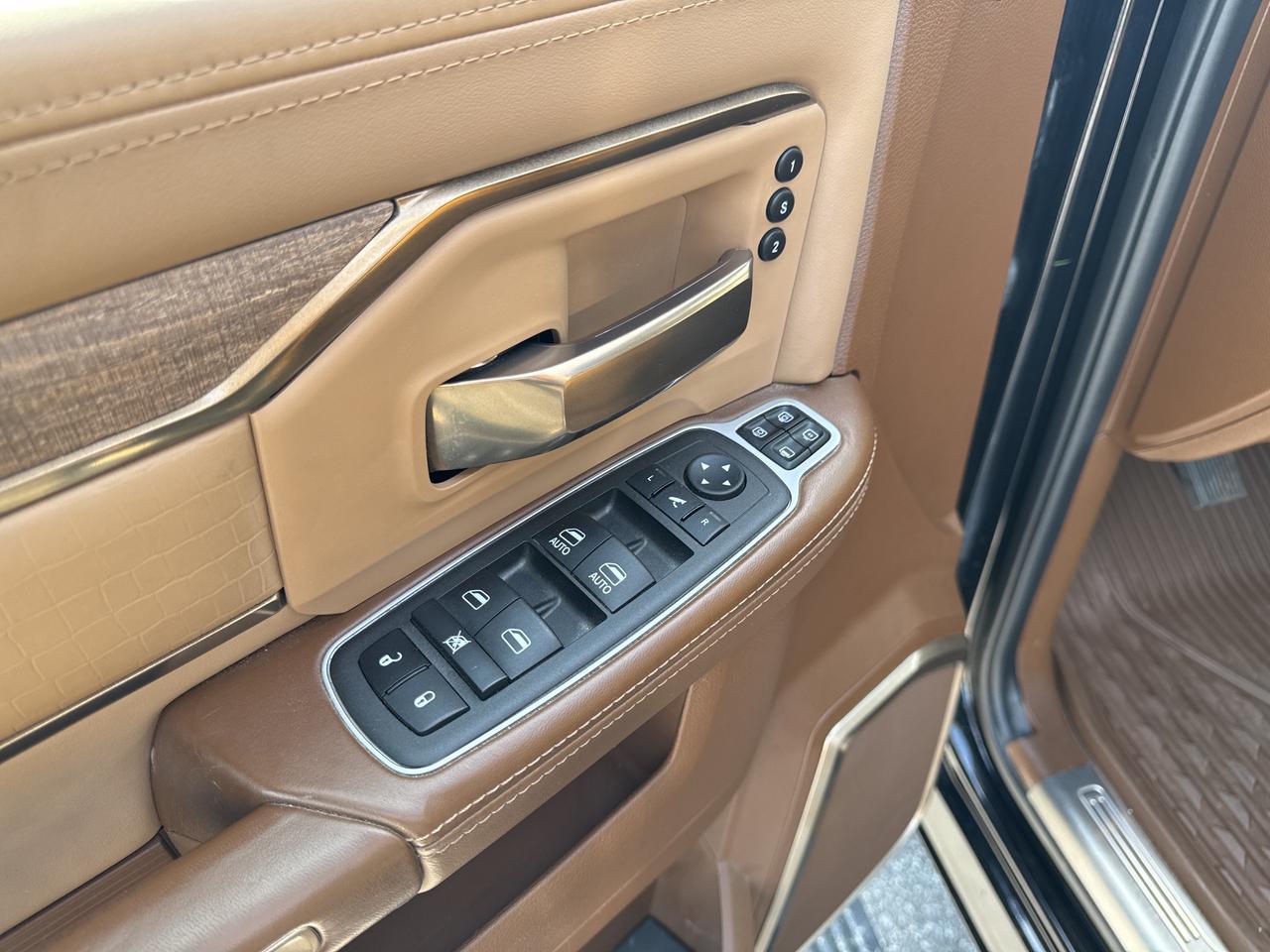 2023 RAM 2500 Limited Longhorn - tow pkg - heated/vented seats Photo
