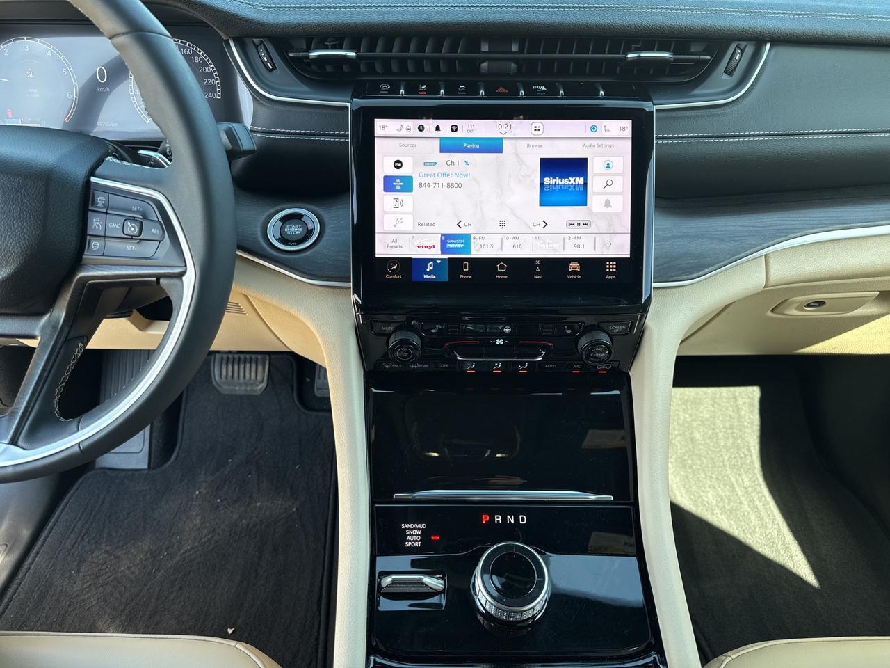 2023 Jeep Grand Cherokee Laredo - htd seats/wheel - adaptive cruise Photo