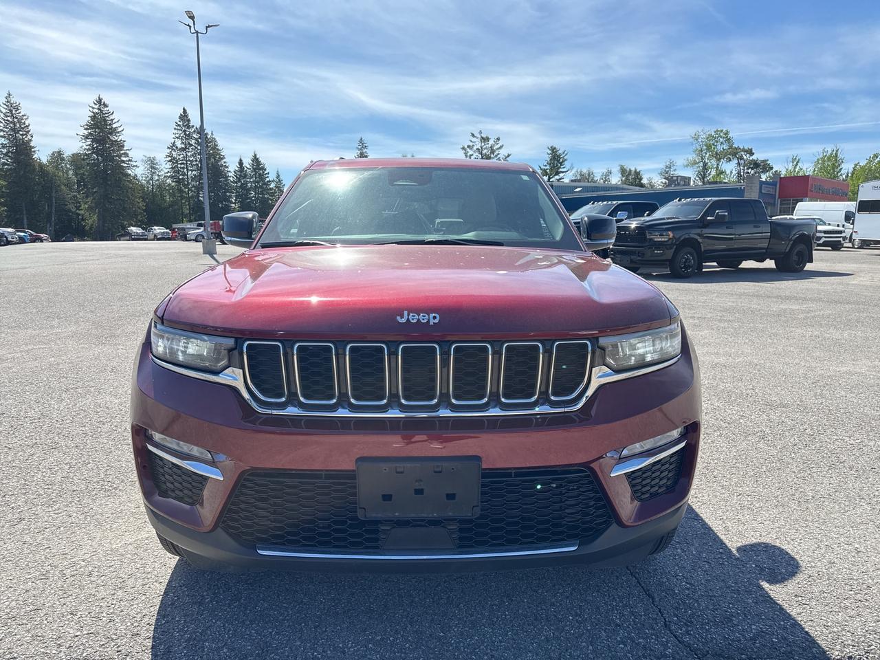 2023 Jeep Grand Cherokee Laredo - htd seats/wheel - adaptive cruise Photo