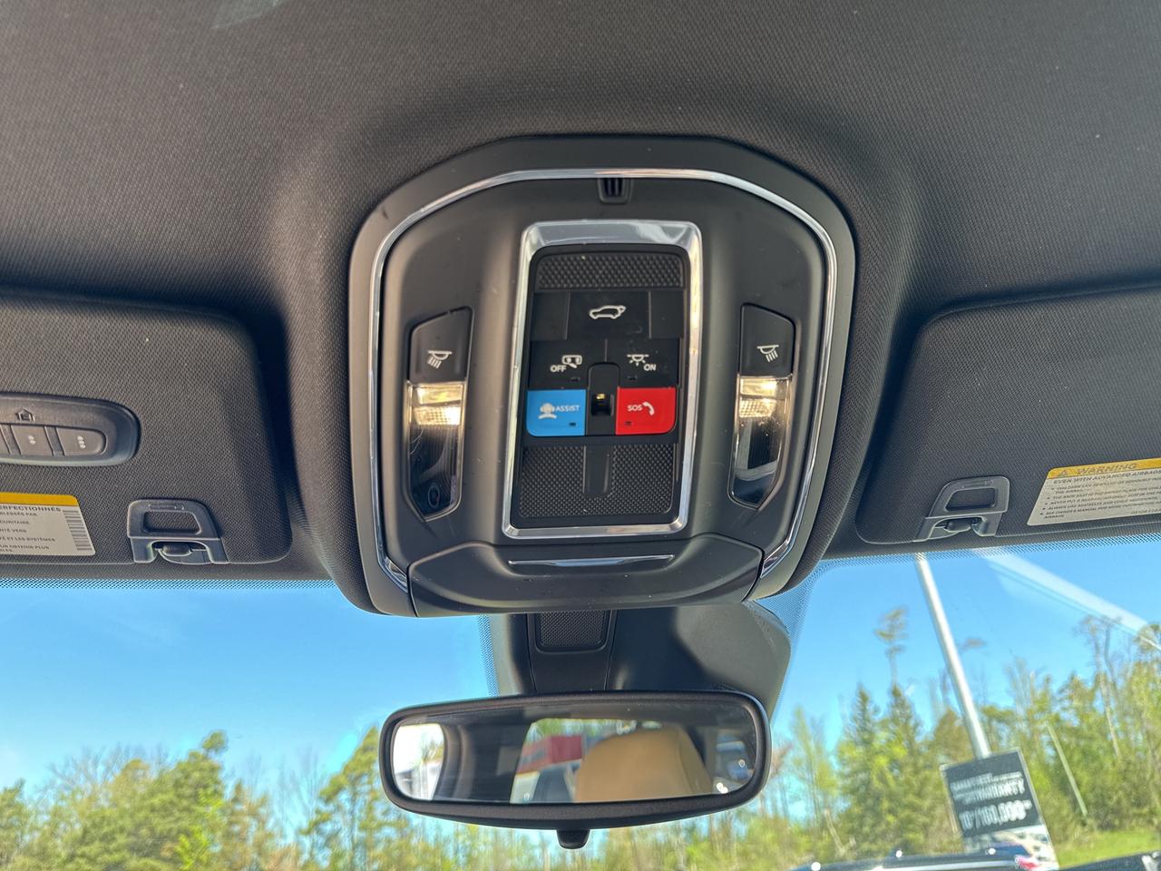 2023 Jeep Grand Cherokee Laredo - htd seats/wheel - adaptive cruise Photo
