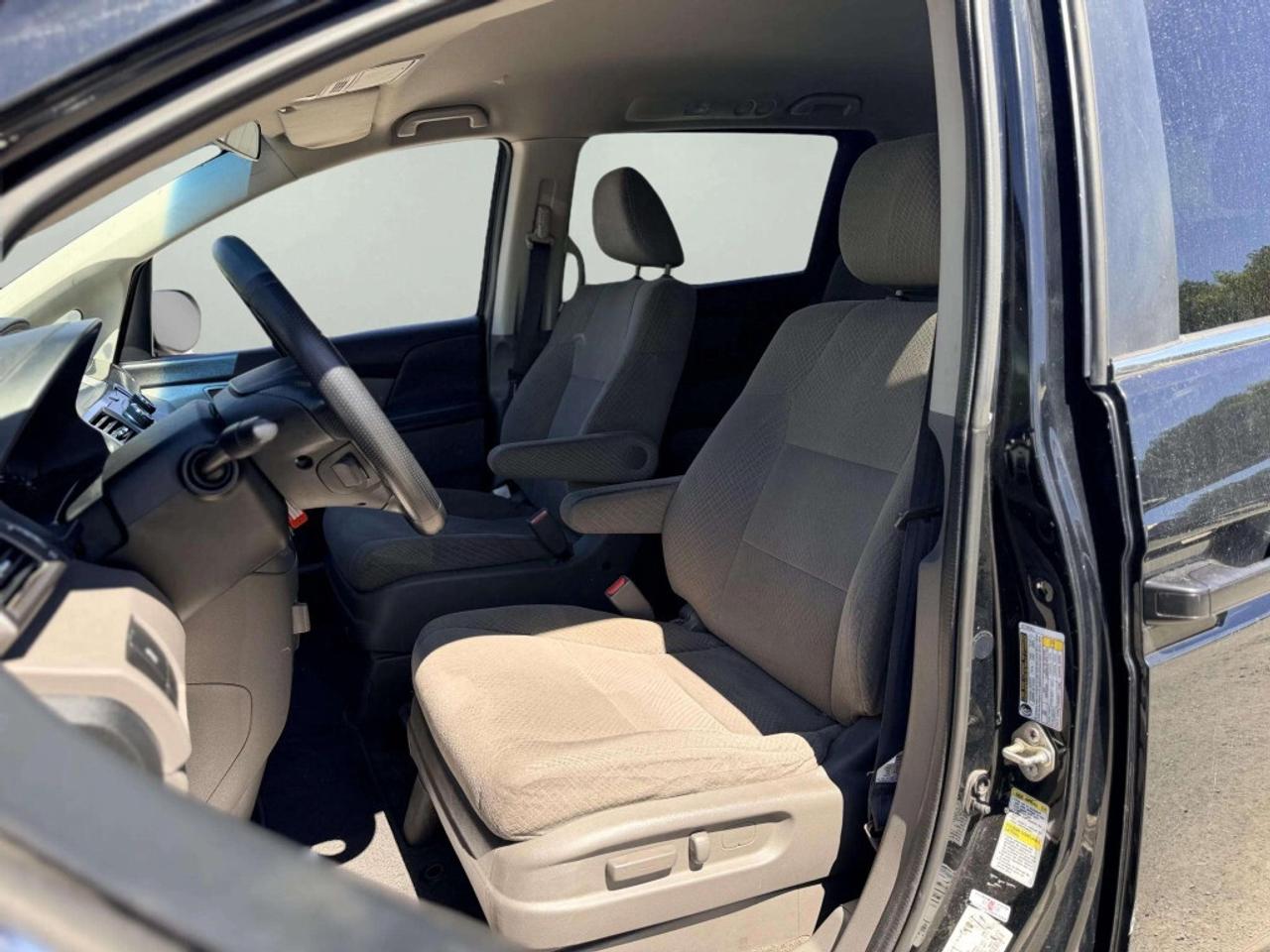 2016 Honda Odyssey LX Photo