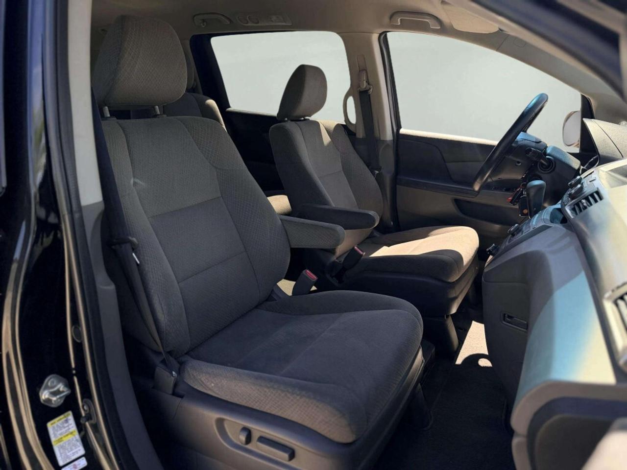 2016 Honda Odyssey LX Photo