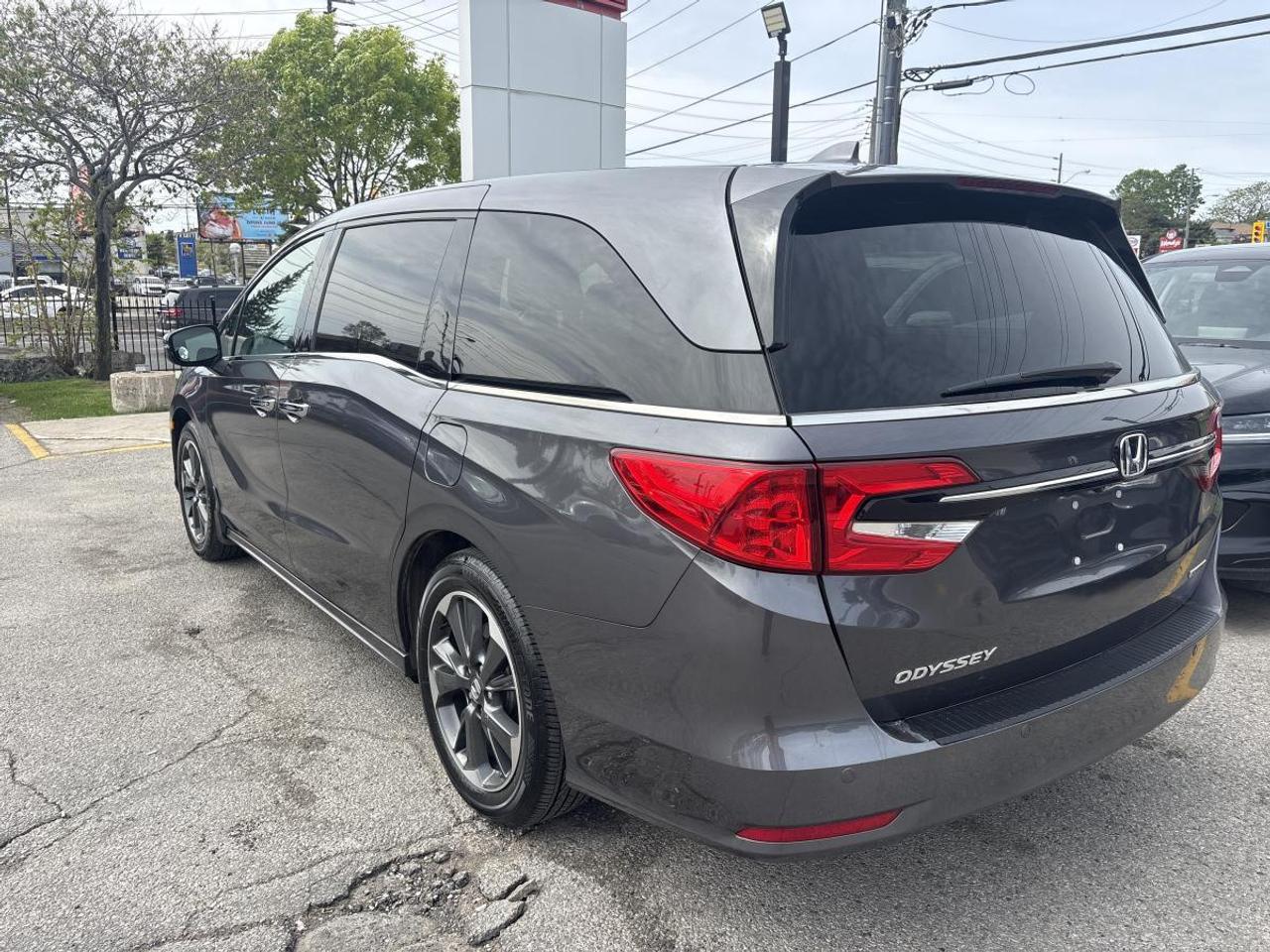 2023 Honda Odyssey Touring Honda Certified With 7YRS/160K Warranty Photo3