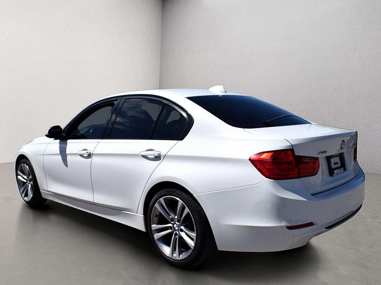 2014 BMW 3 Series 320i xDrive Sport Pkg Photo