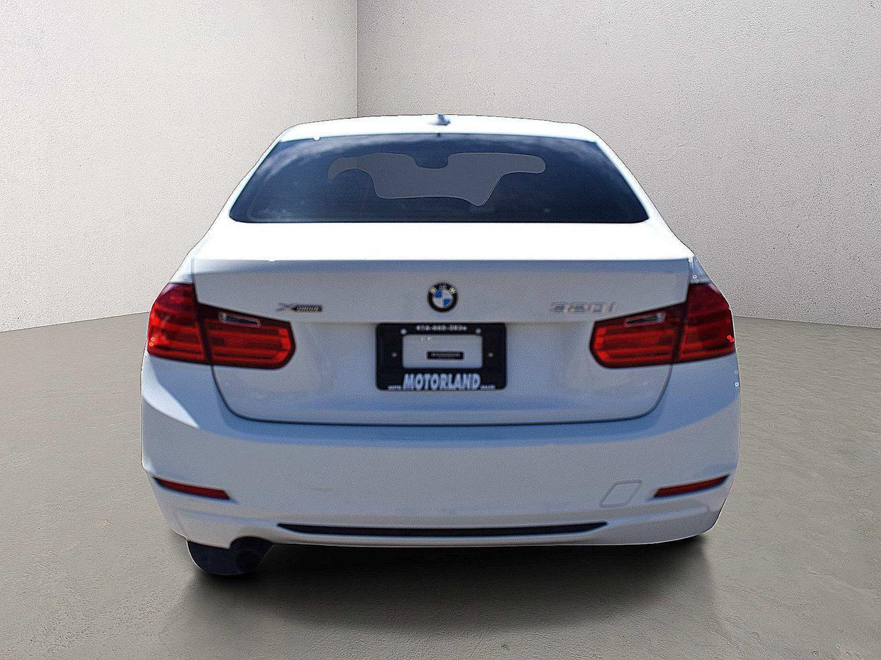 2014 BMW 3 Series 320i xDrive Sport Pkg Photo