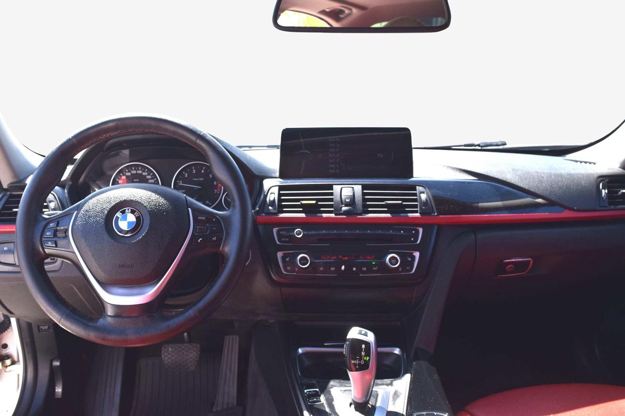 2014 BMW 3 Series 320i xDrive Sport Pkg Photo