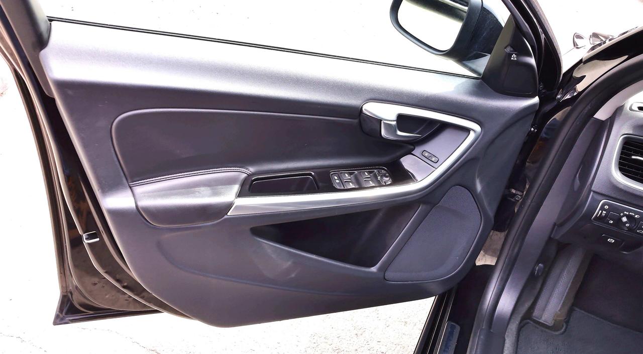 2018 Volvo S60 Dynamic AWD Leather Sunroof Navi Photo