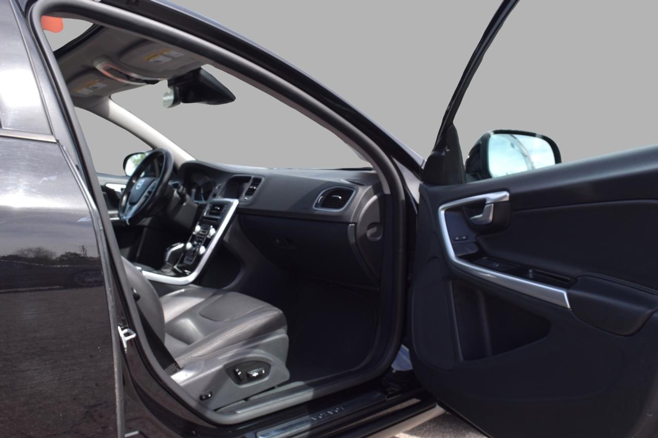 2018 Volvo S60 Dynamic AWD Leather Sunroof Navi Photo
