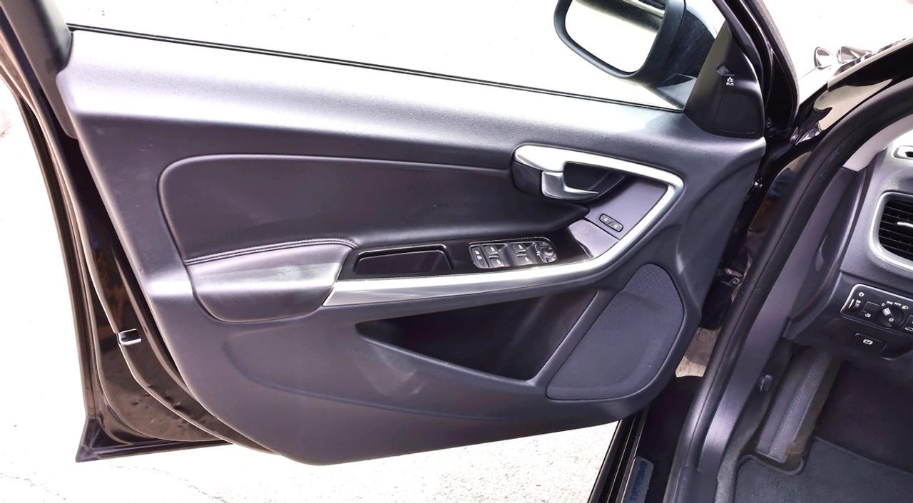 2018 Volvo S60 Dynamic AWD Leather Sunroof Navi Photo