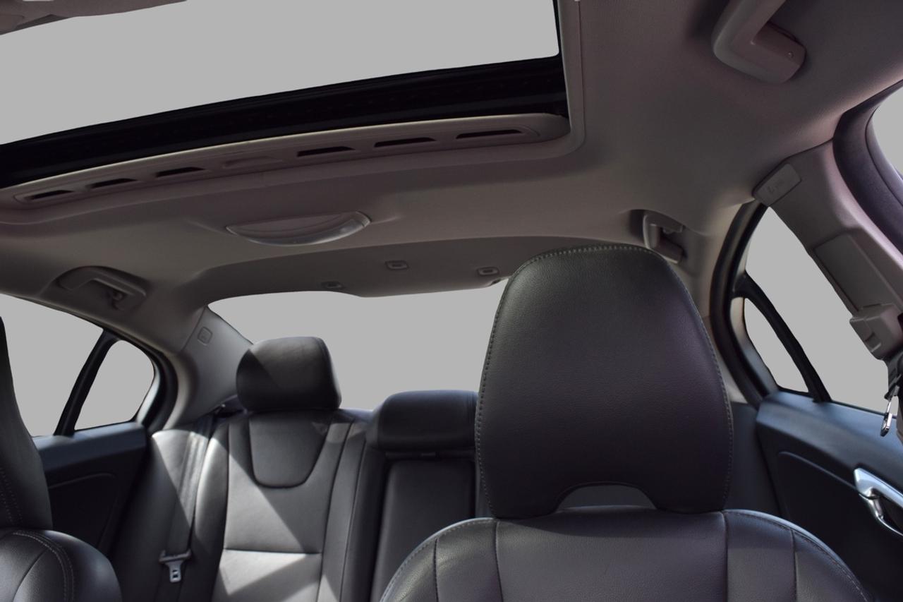 2018 Volvo S60 Dynamic AWD Leather Sunroof Navi Photo