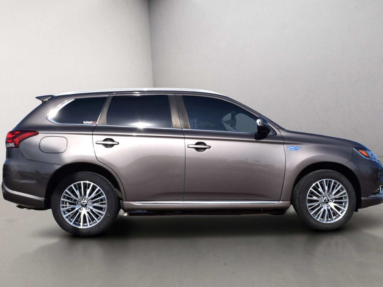2020 Mitsubishi Outlander PHEV S-AWC Plug-In Hybrid Photo