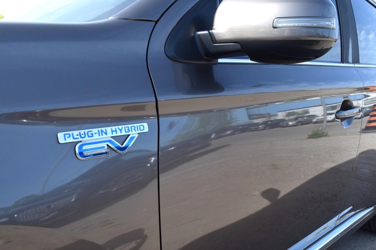 2020 Mitsubishi Outlander PHEV S-AWC Plug-In Hybrid Photo