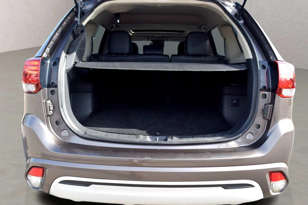 2020 Mitsubishi Outlander PHEV S-AWC Plug-In Hybrid Photo