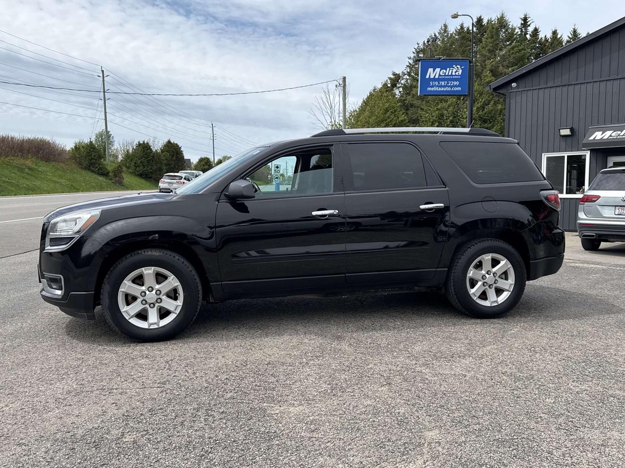 2016 GMC Acadia SLE, Pano Sunroof, Bluetooth, Back Up Cam Photo4