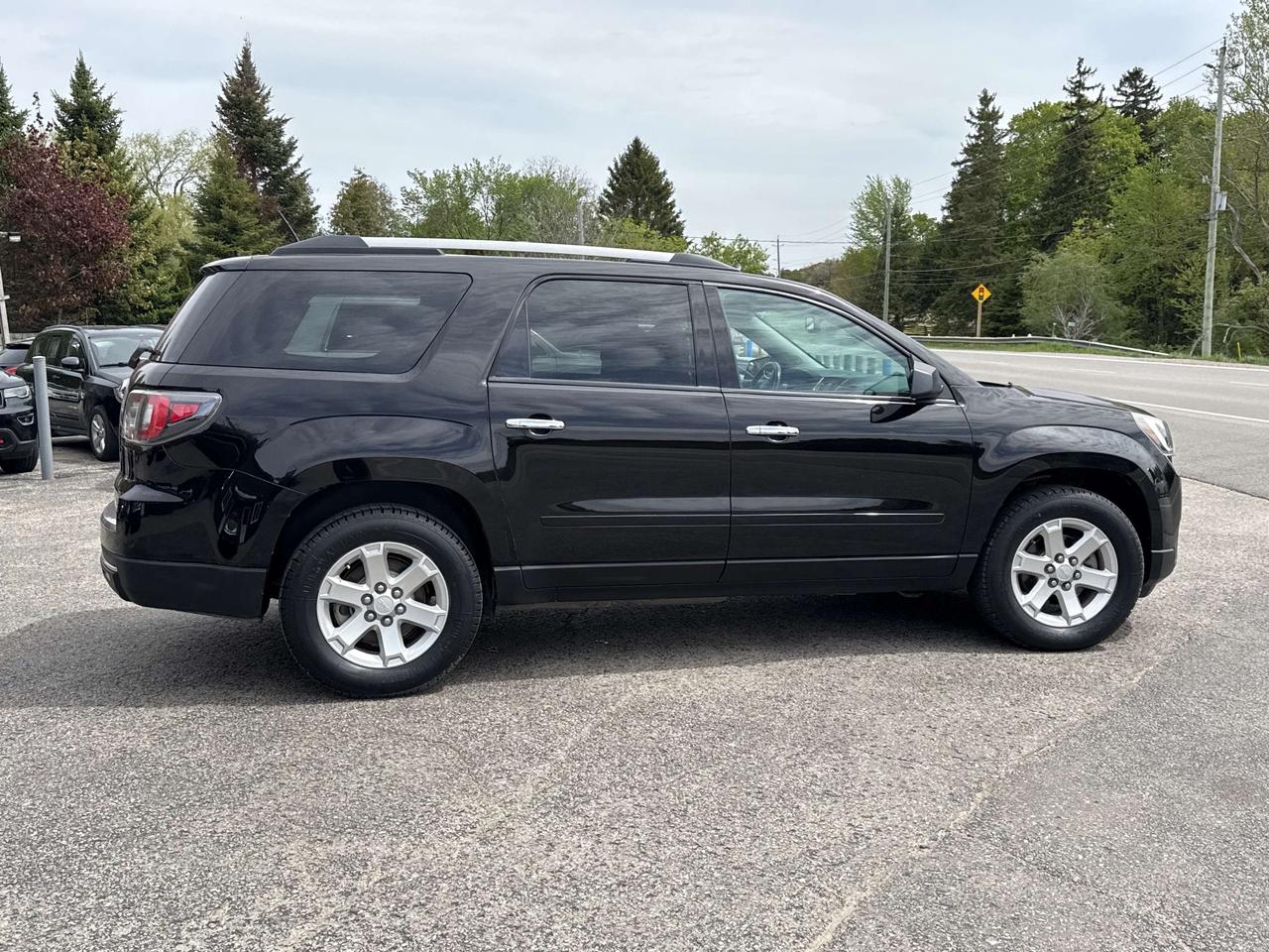 2016 GMC Acadia SLE, Pano Sunroof, Bluetooth, Back Up Cam Photo
