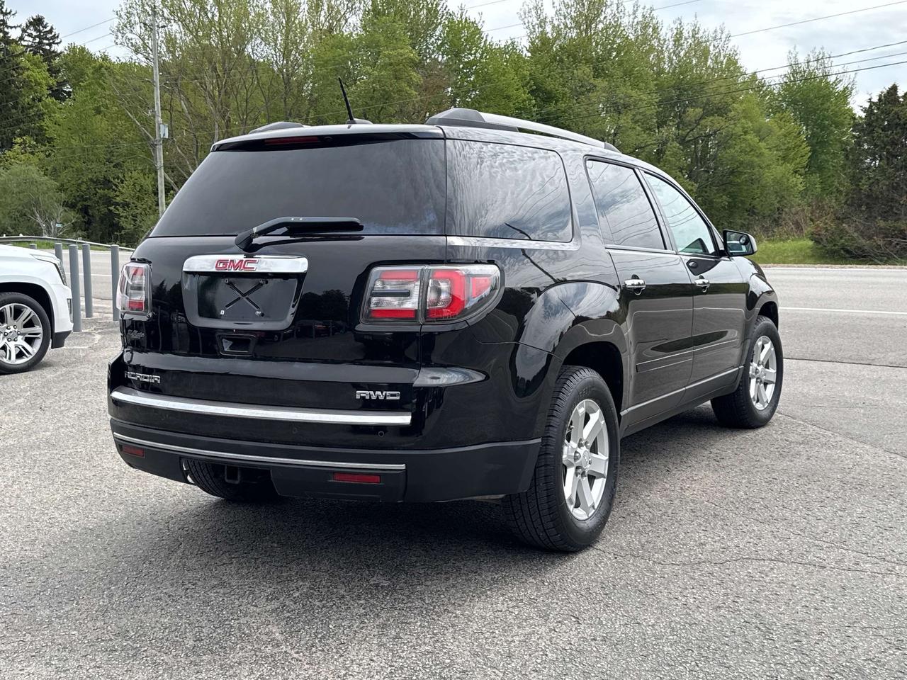 2016 GMC Acadia SLE, Pano Sunroof, Bluetooth, Back Up Cam Photo