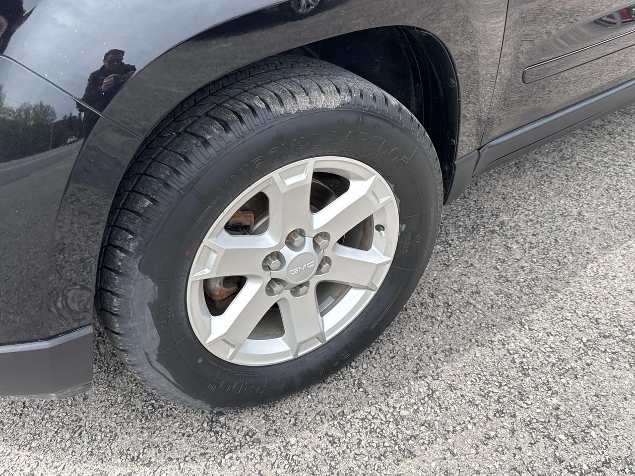 2016 GMC Acadia SLE, Pano Sunroof, Bluetooth, Back Up Cam Photo