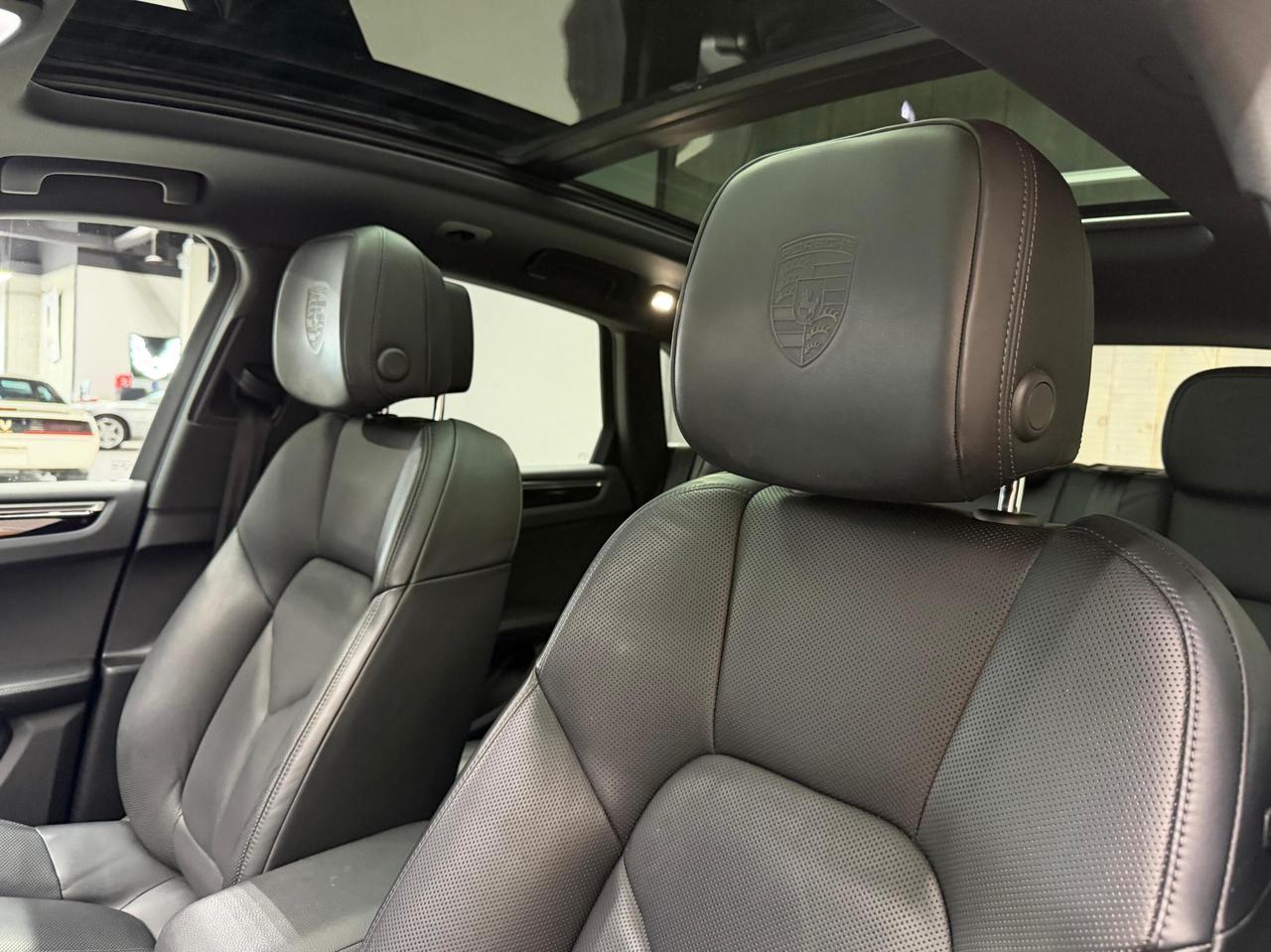 2020 Porsche Macan S AWD  PREMIUM PLUS ACCIDENT FREE Photo