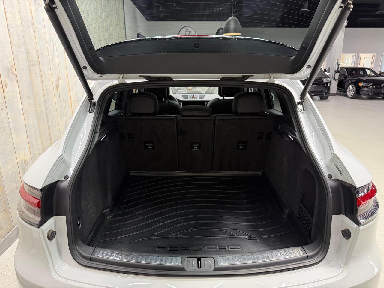 2020 Porsche Macan S AWD  PREMIUM PLUS ACCIDENT FREE Photo