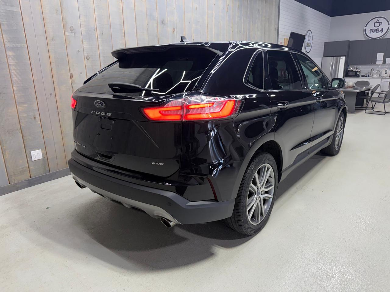 2022 Ford Edge Titanium AWD Ecoboost Photo4