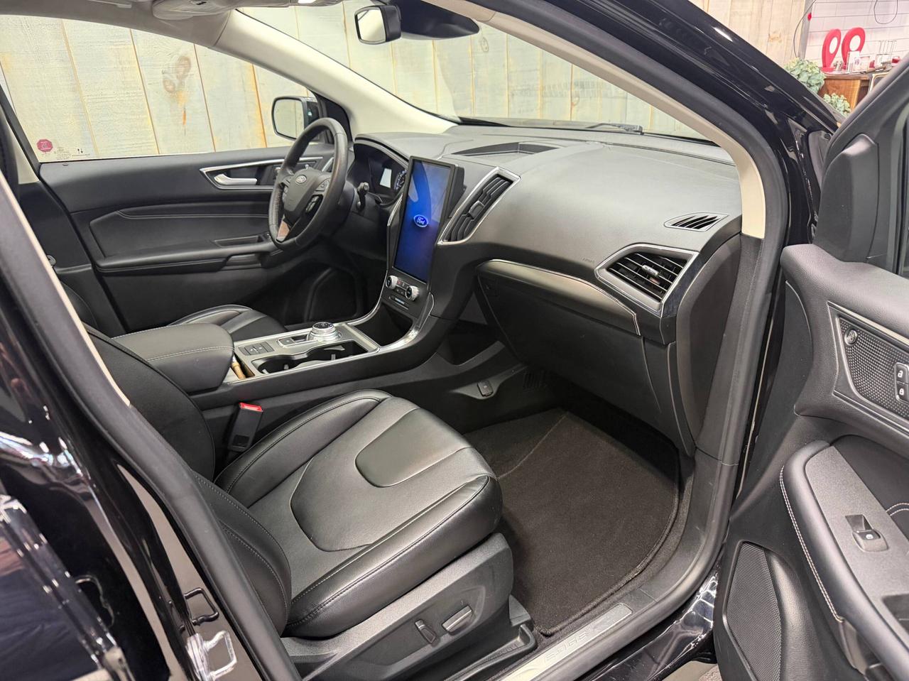 2022 Ford Edge Titanium AWD Ecoboost Photo