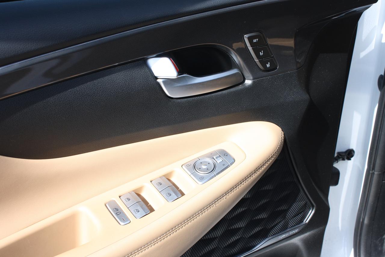 2022 Hyundai Santa Fe ULTIMATE CALLIGRAPHY AWD Photo