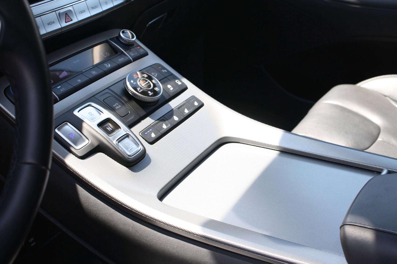 2020 Hyundai PALISADE Luxury 7-Passenger AWD Photo