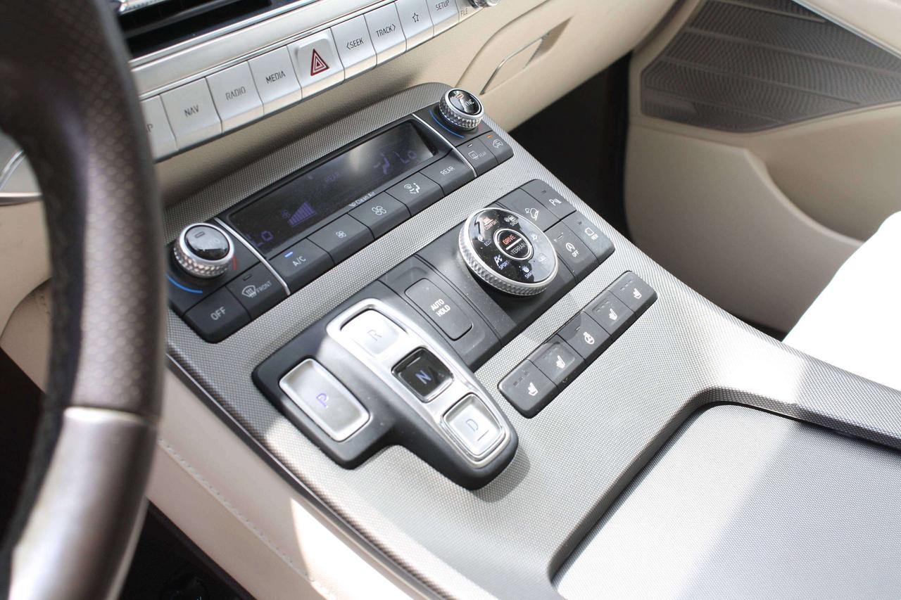 2022 Hyundai PALISADE Ultimate Calligraphy w-Beige 7-Passenger AWD Photo