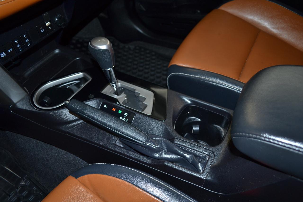 2016 Toyota RAV4 LIMITED  Photo