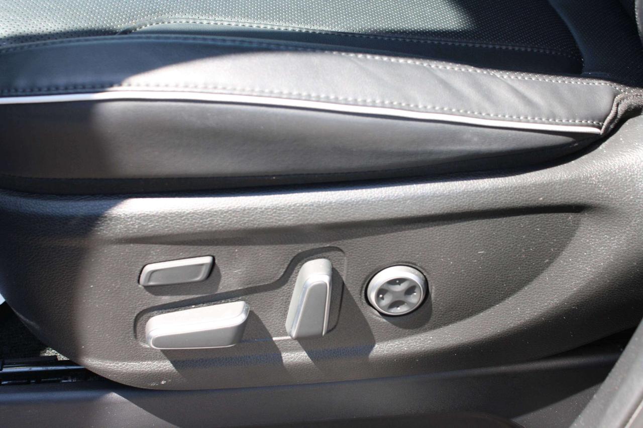 2025 Hyundai PALISADE 7 Passenger Photo
