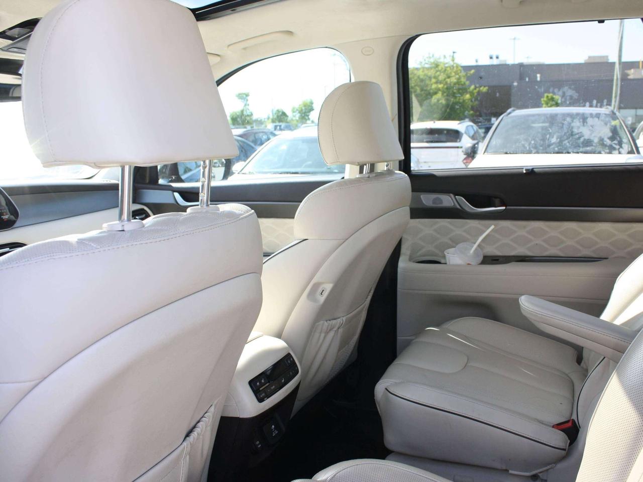 2022 Hyundai PALISADE Ultimate Calligraphy w-Beige 7-Passenger AWD Photo