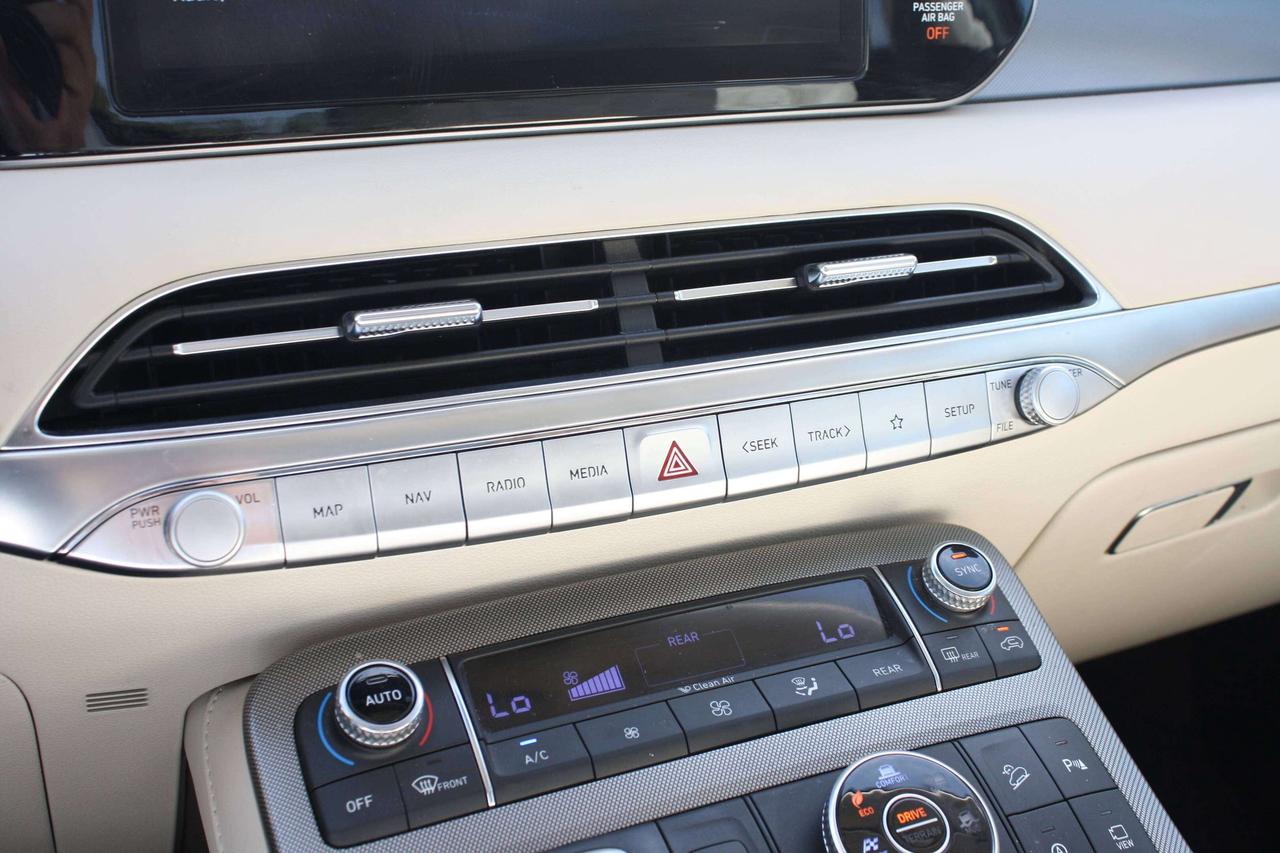 2022 Hyundai PALISADE Ultimate Calligraphy w-Beige 7-Passenger AWD Photo