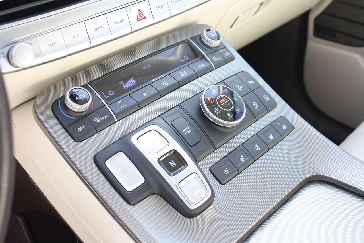 2022 Hyundai PALISADE Ultimate Calligraphy w-Beige 7-Passenger AWD Photo