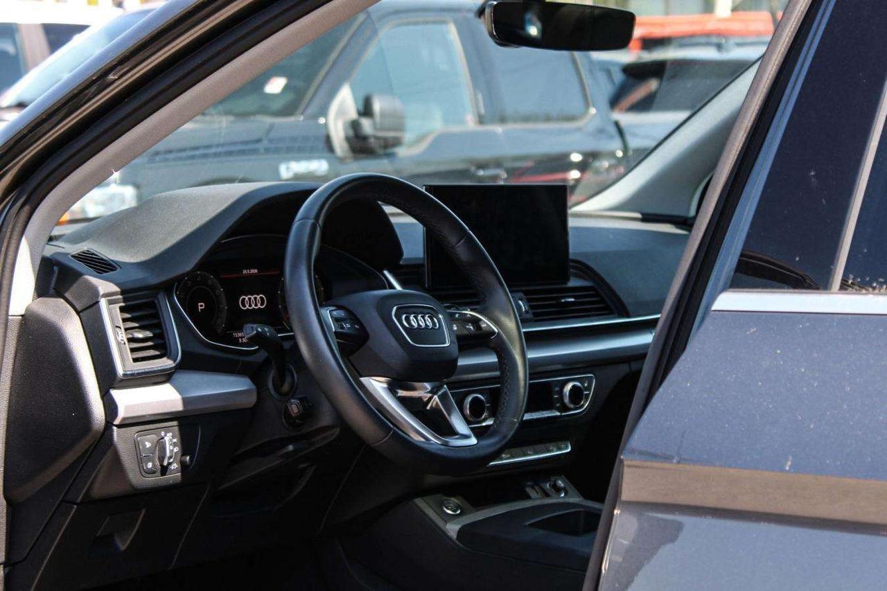 2022 Audi Q5 Plus  Gps Moonroof BkpCam ParkingSensors HtdSeats Photo