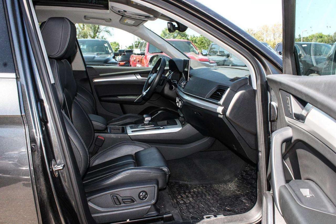 2022 Audi Q5 Plus  Gps Moonroof BkpCam ParkingSensors HtdSeats Photo