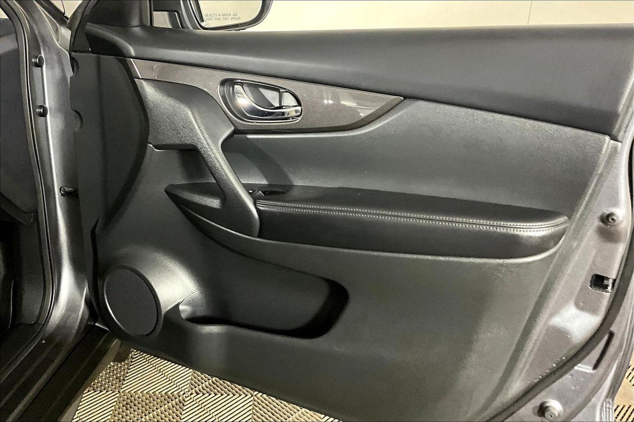 2019 Nissan Rogue AWD SV Photo