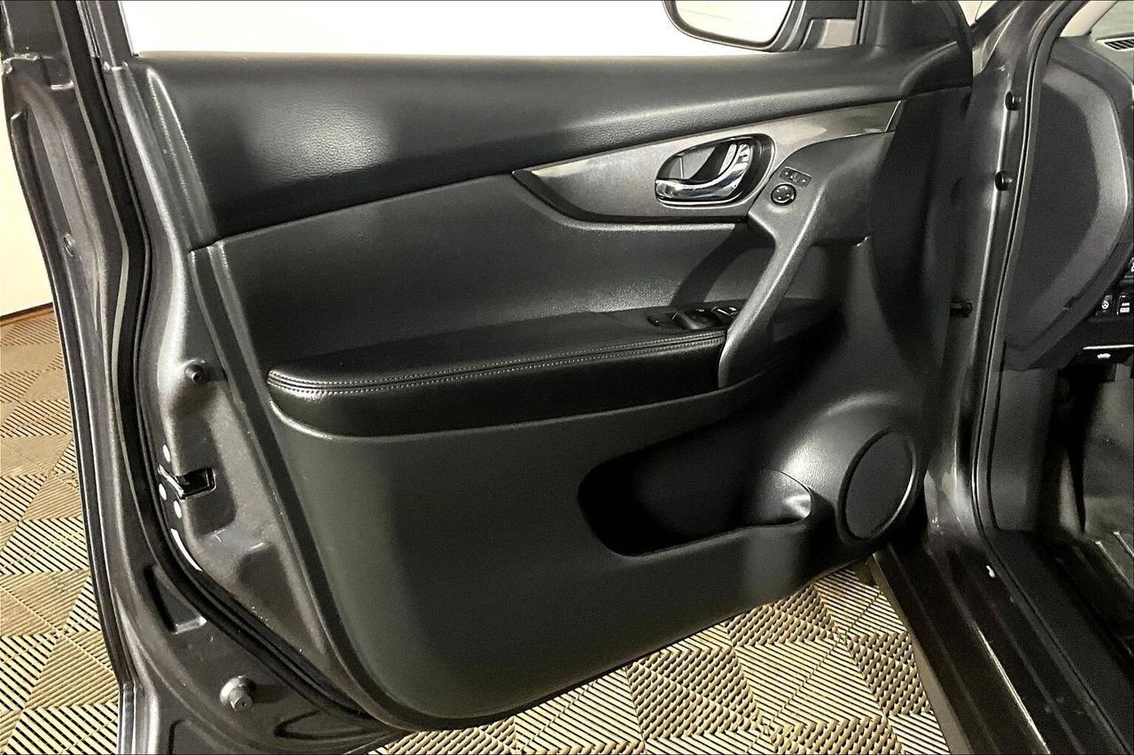 2019 Nissan Rogue AWD SV Photo