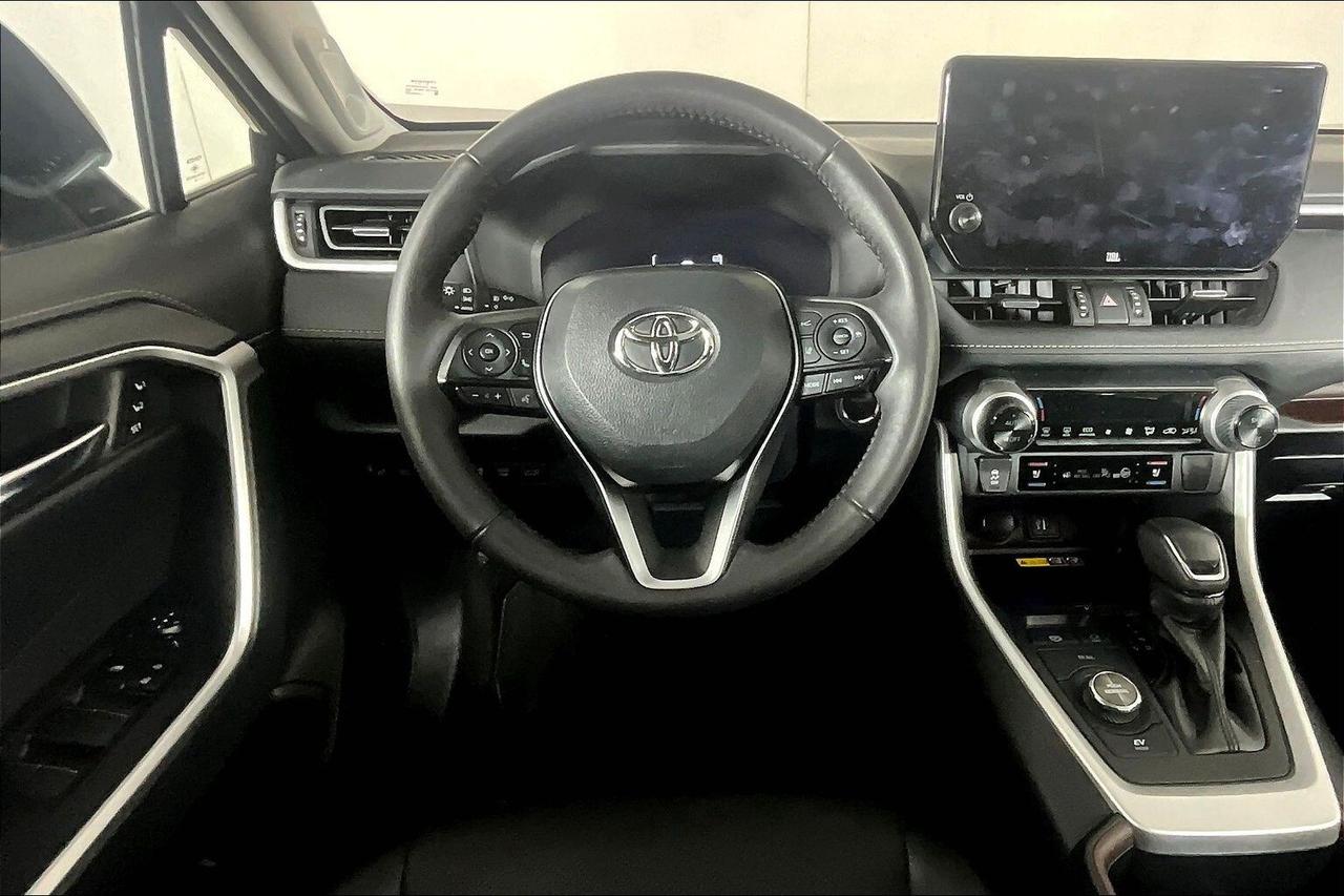 2024 Toyota RAV4 Hybrid Limited AWD Photo4