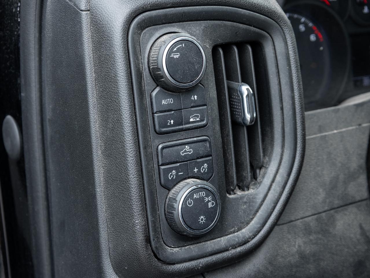 2022 Chevrolet Silverado 1500 CREW CAB   2.7L 4 CYL   LOCAL TRADE Photo