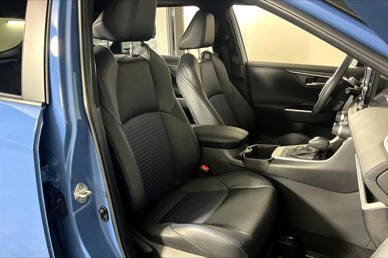 2024 Toyota RAV4 HYBRID XSE AWD Photo
