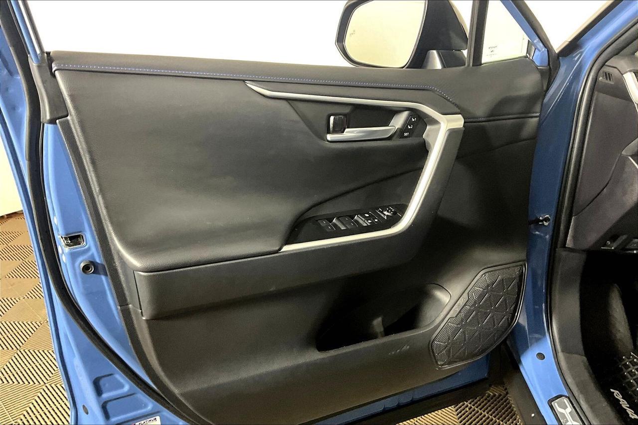 2024 Toyota RAV4 HYBRID XSE AWD Photo