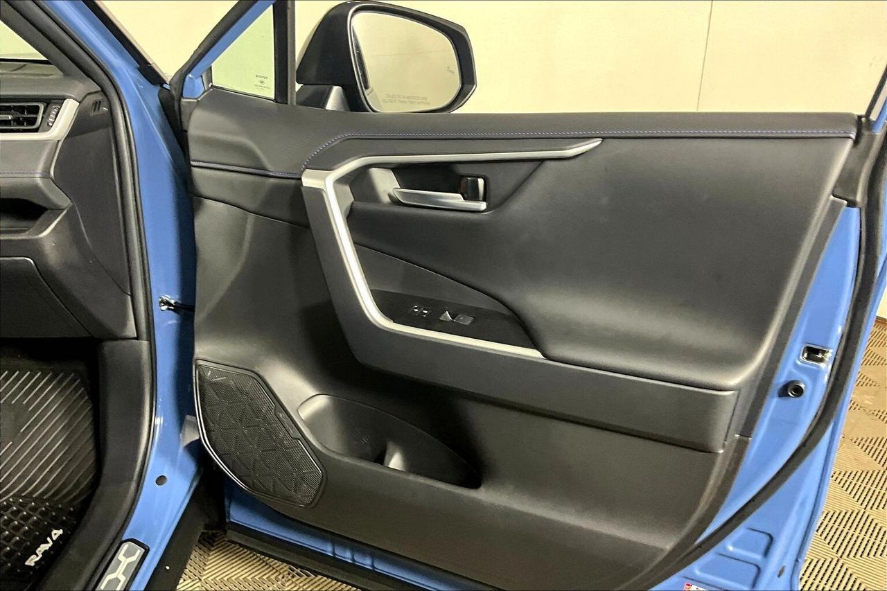 2024 Toyota RAV4 HYBRID XSE AWD Photo
