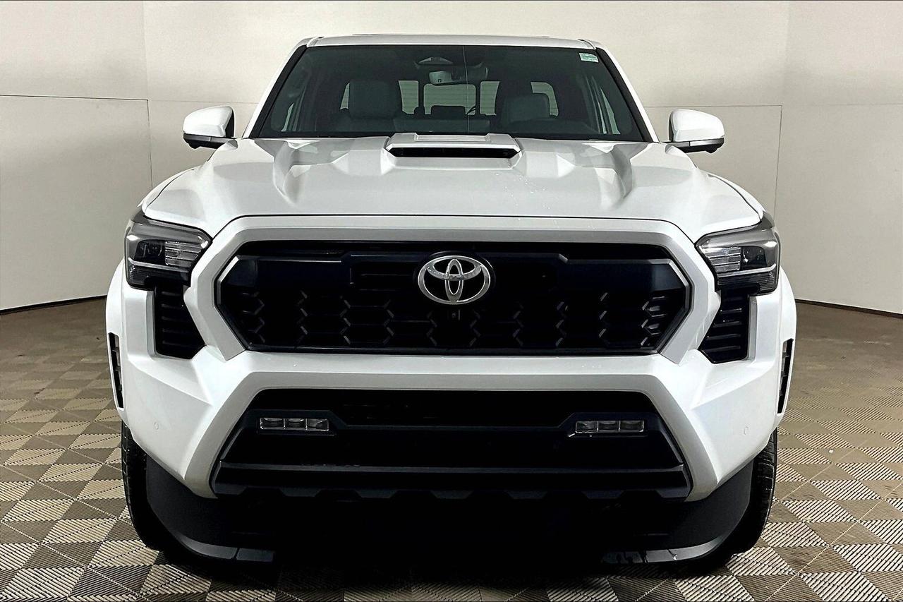 2025 Toyota Tacoma 4x4 Double Cab Auto Photo